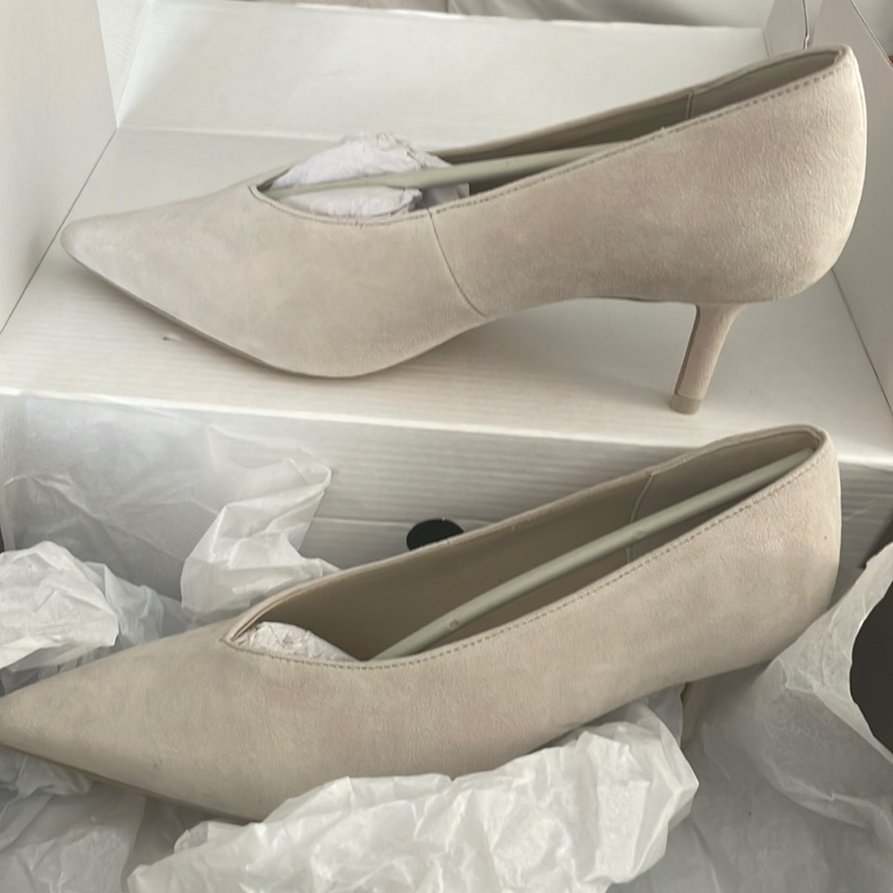 Brand New Never Worn H&M suede pumps